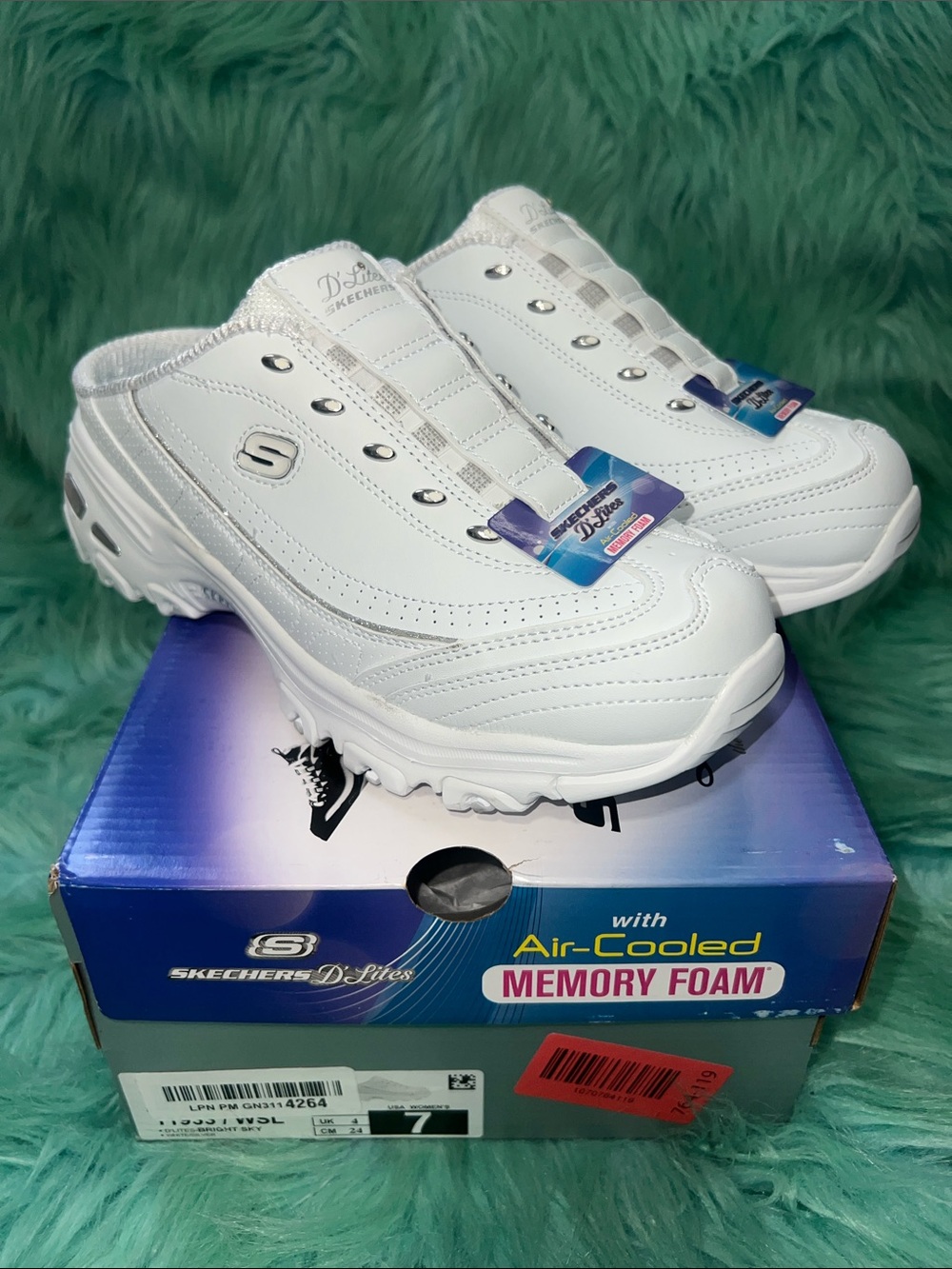 NIB Skechers D’Lites Air Cooled Memory foam Bright Sky White/Silver Women’s 7
